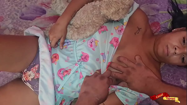 Meu padrasto não respeitou meu cuzinho apertado